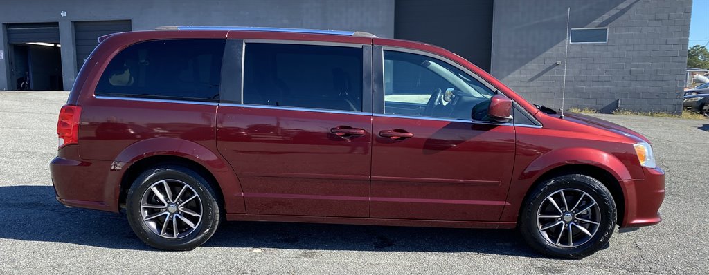 2017 Dodge Grand Caravan SXT photo 3