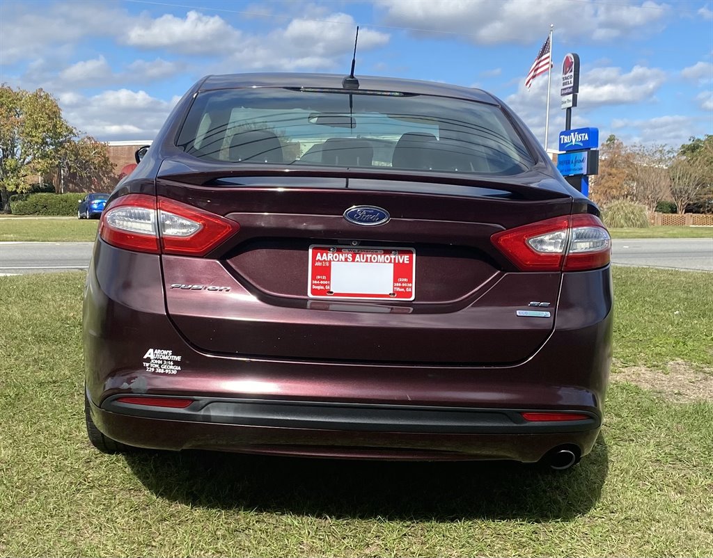 2013 Ford Fusion SE photo 2