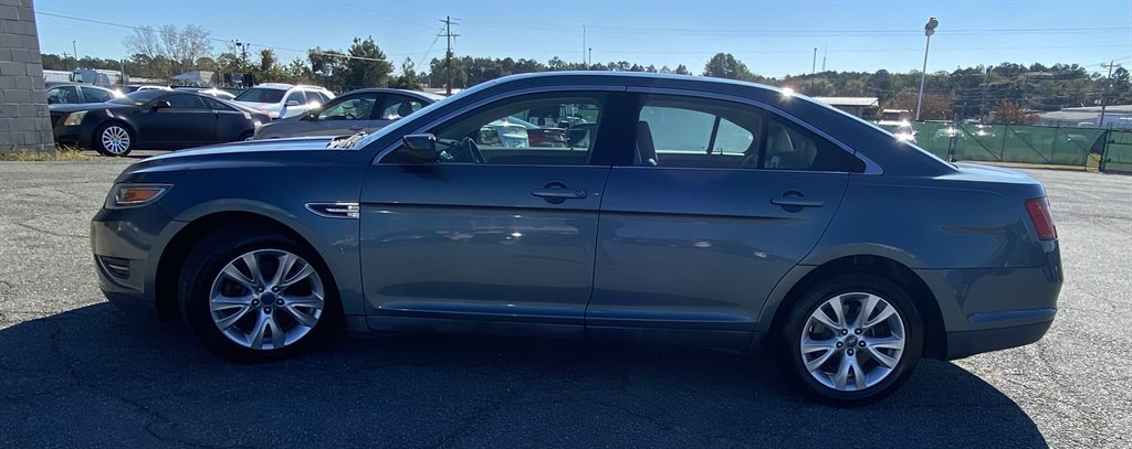 2010 Ford Taurus SEL photo 4