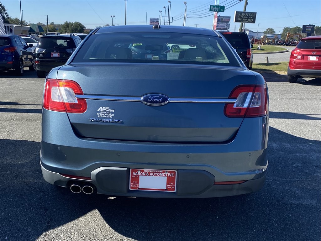 2010 Ford Taurus SEL photo 2