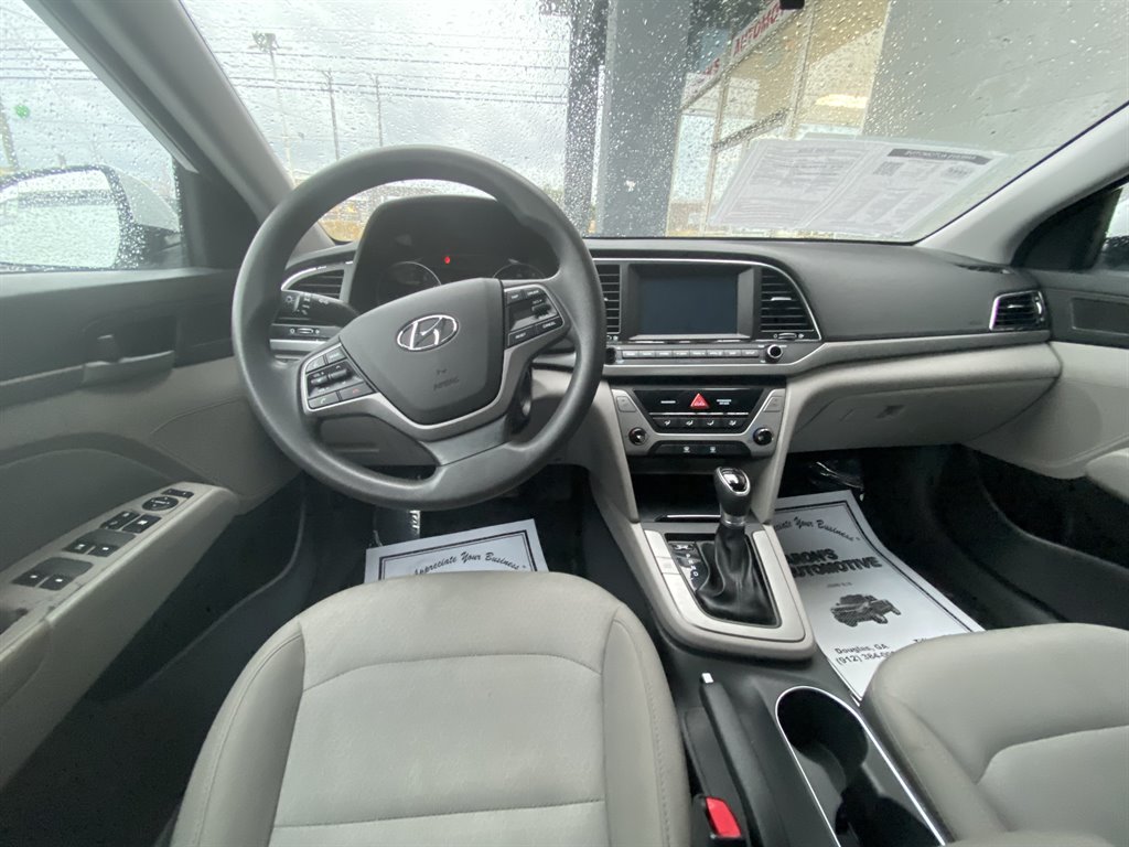 2017 Hyundai Elantra Limited photo 5