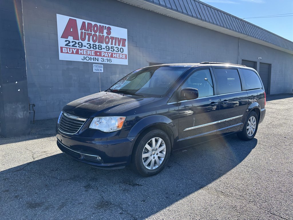 2015 Chrysler Town & Country Touring's photo