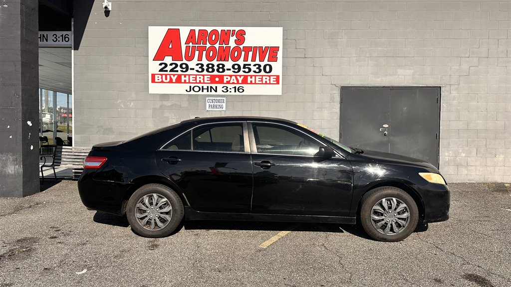 2011 Toyota Camry LE's photo