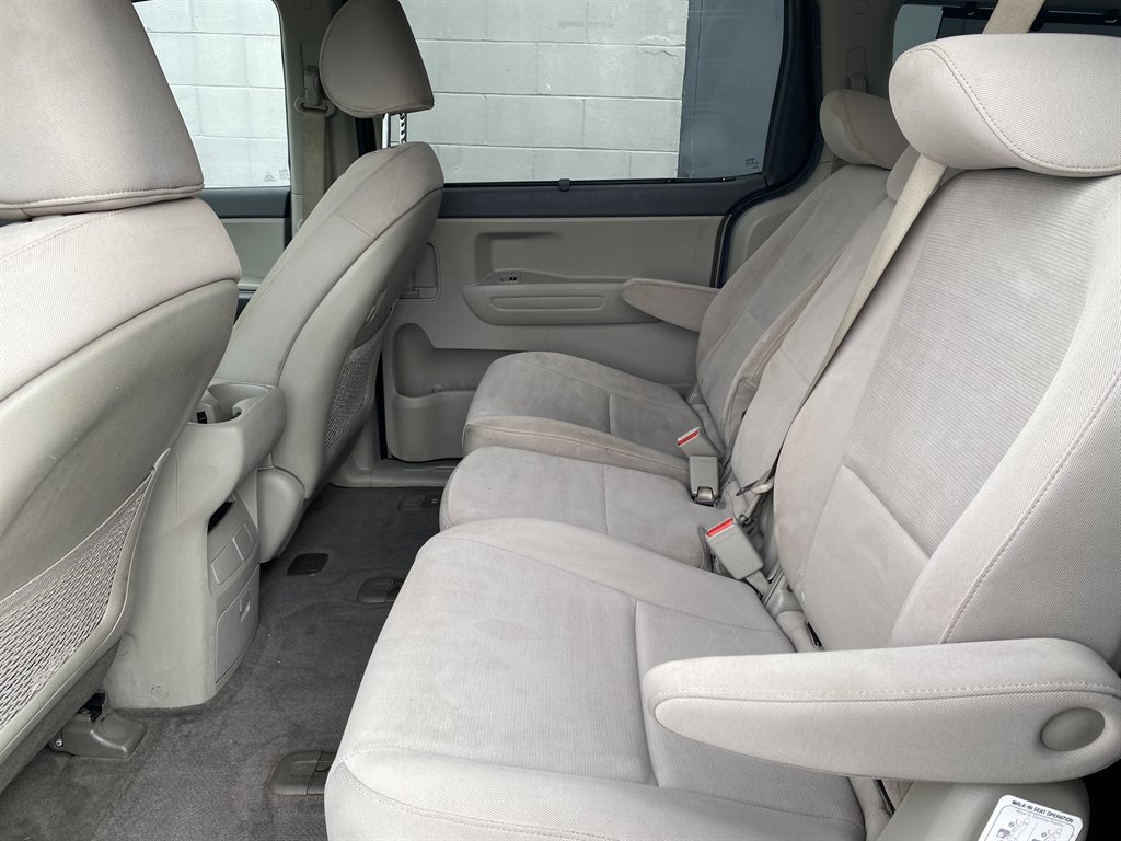 2015 Kia Sedona LX photo 7